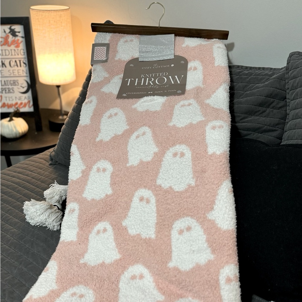 TikTok Viral Pink Ghost Throw Blanket - Cozy Cottage - 50x70